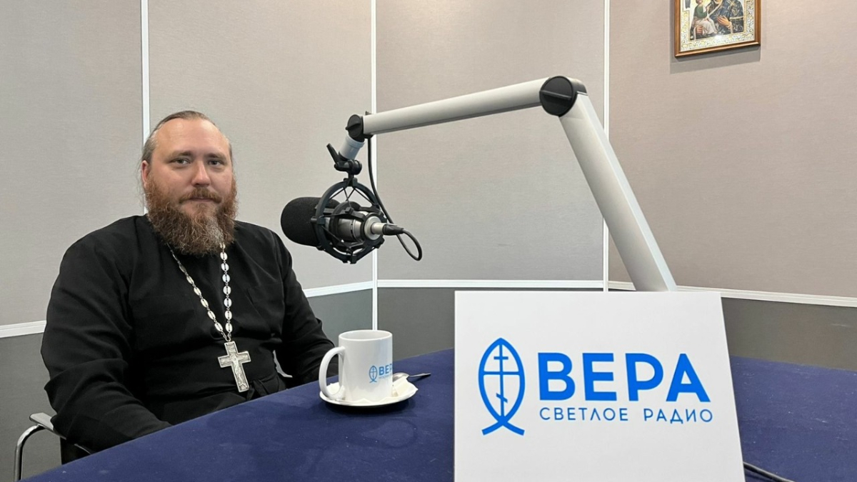 Священник Алексей Дудин в студии Радио ВЕРА