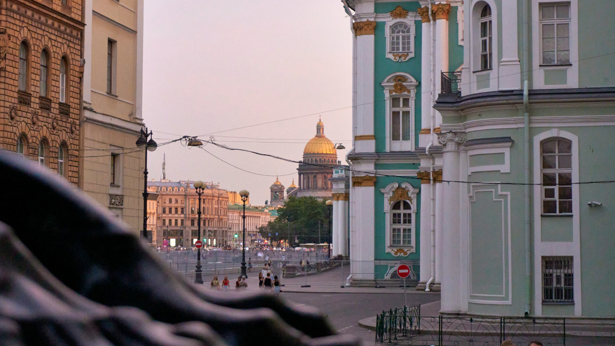 Улица Санкт-Петербурга