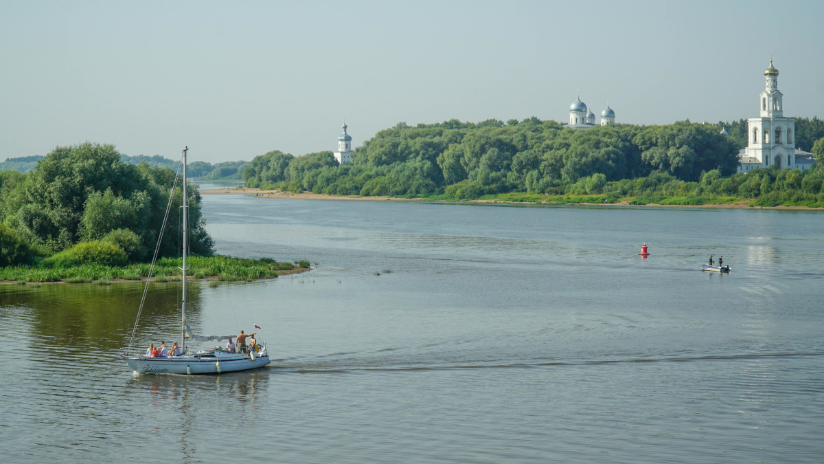 Церкви на берегу реки