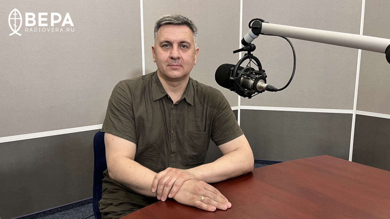 Владимир Миков в студии Радио ВЕРА
