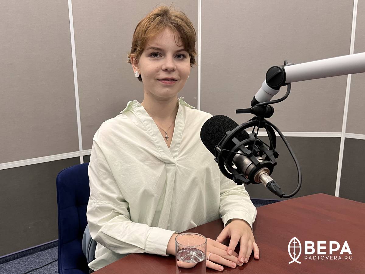 Яна Рождественская в студии Радио ВЕРА