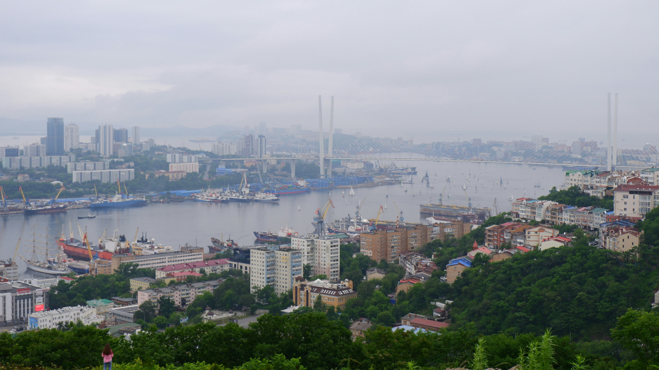 Вид на бухту с городом
