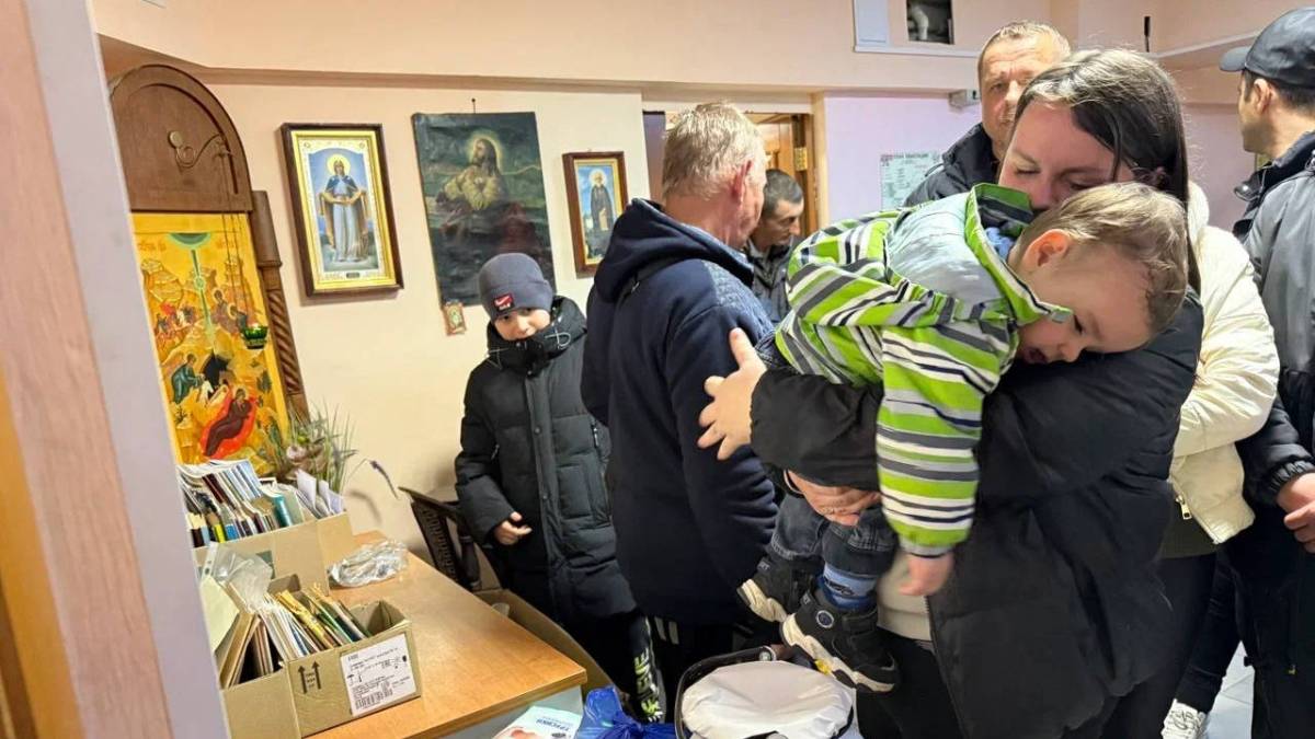 Люди пришли за помощью в фонд «Мои друзья»