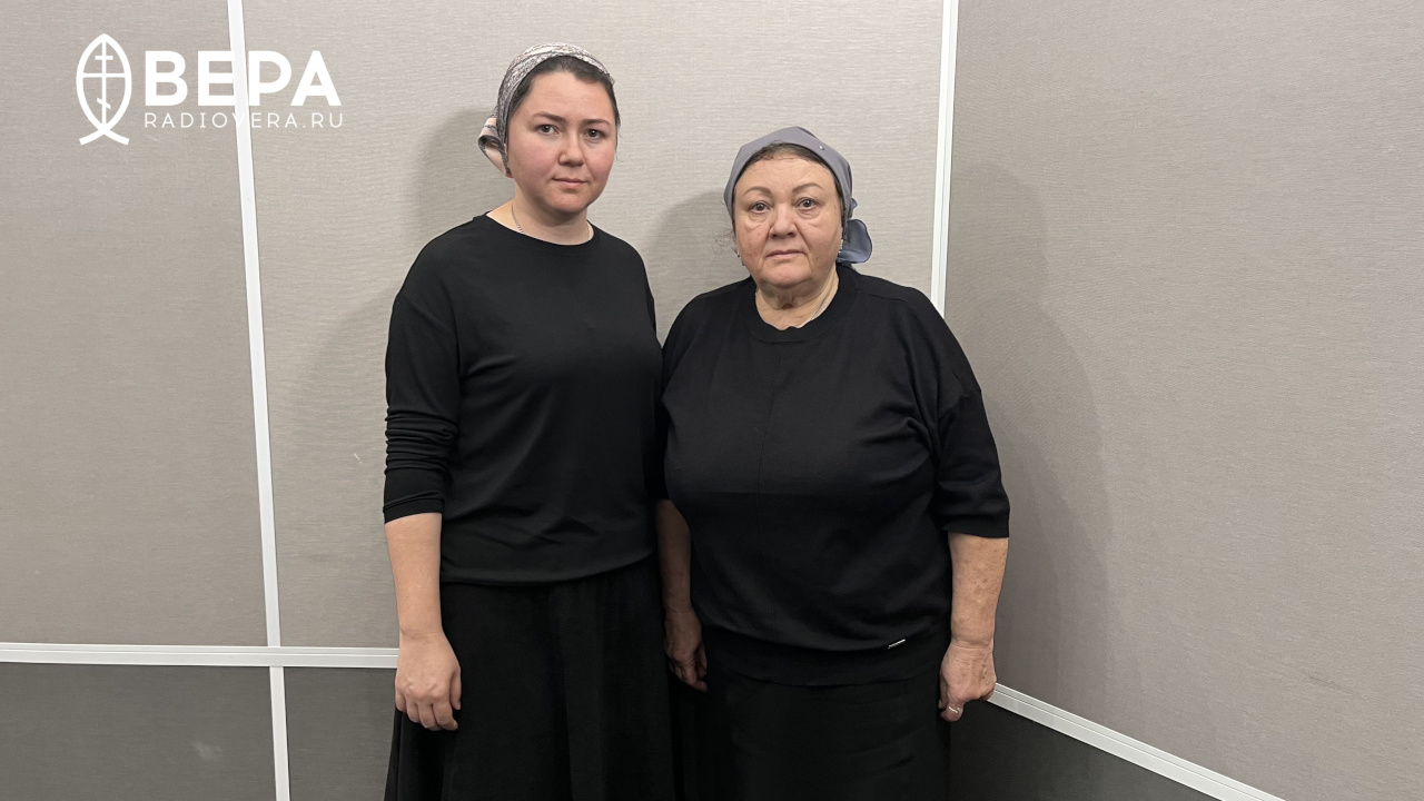 Татьяна и Ирина Лопатины в студии Радио ВЕРА