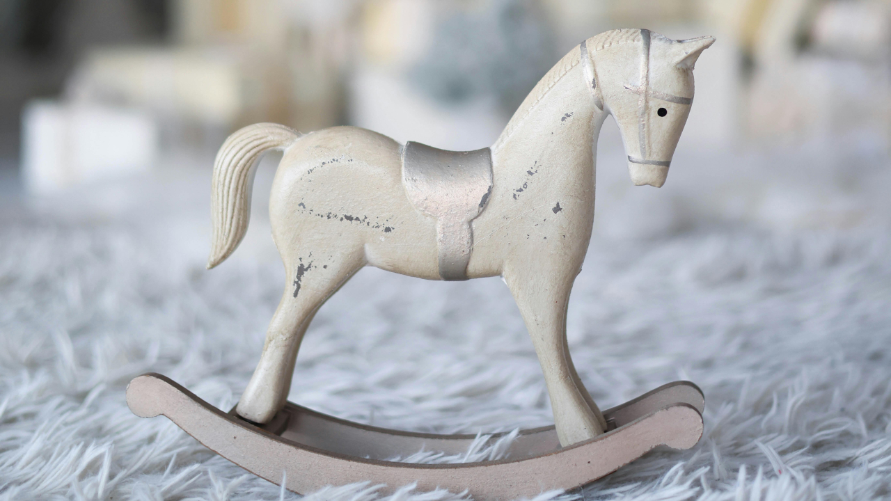 Деревянная игрушка - конь