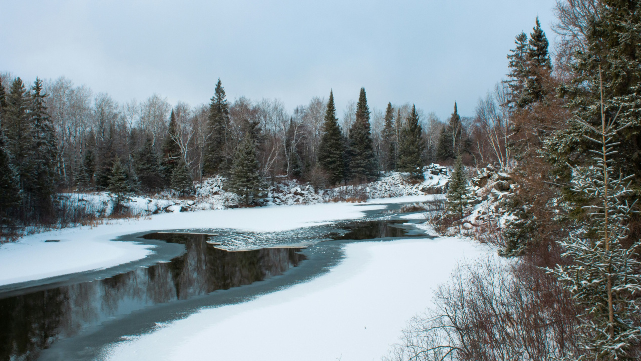 Замёрзшая река