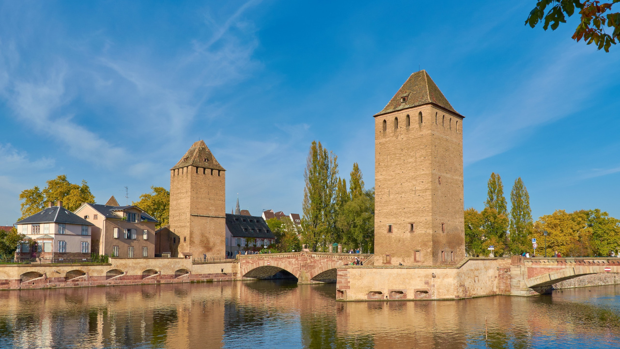 Замок у воды