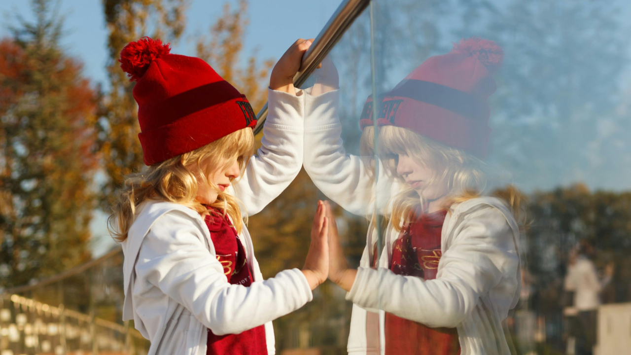 Девочка в красной шапке