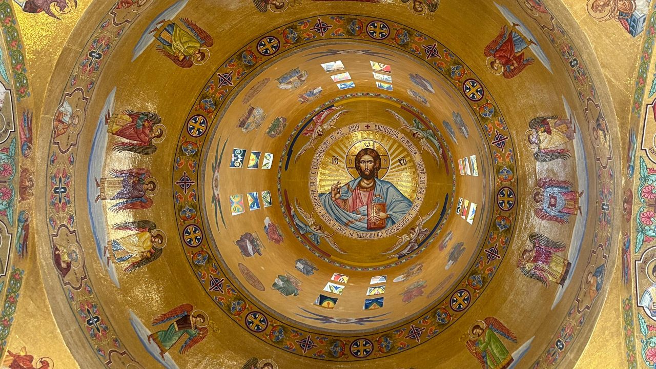 Роспись купола внутри храма