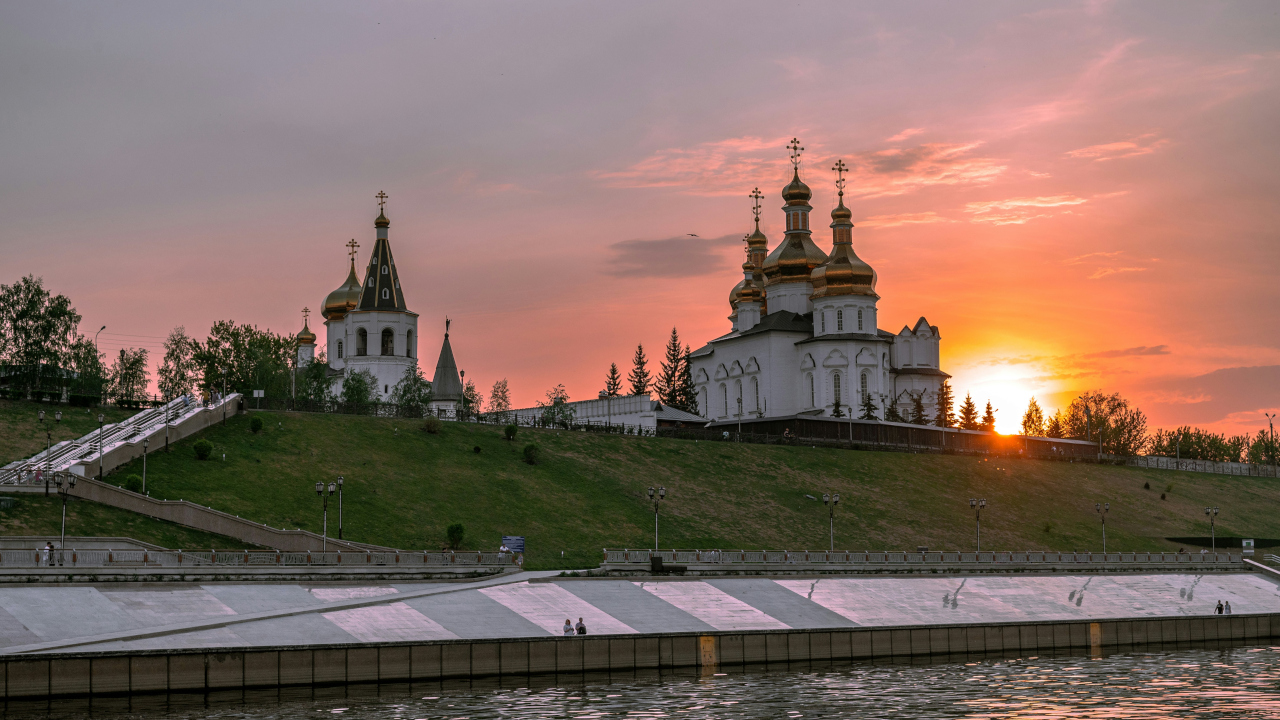 Мужской монастырь на закате